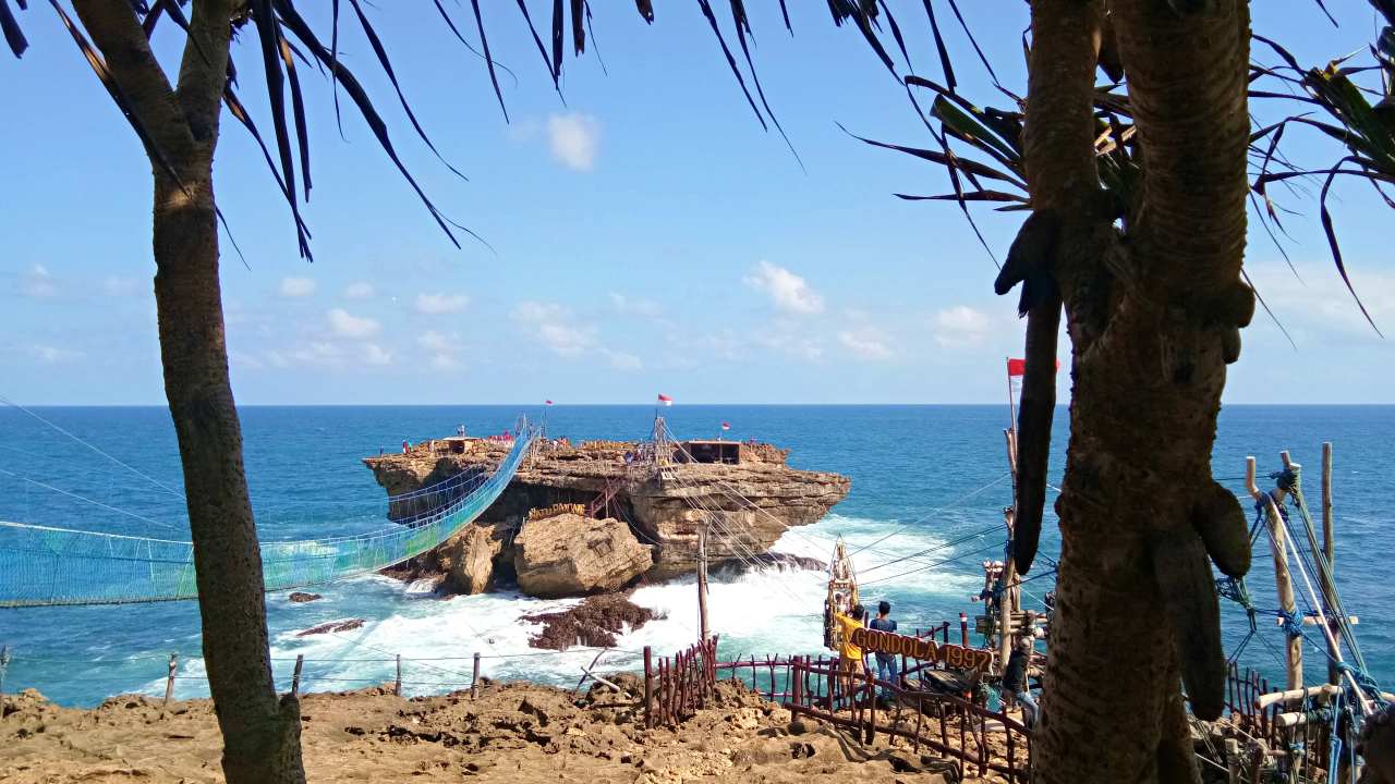 extreme bridge in timang beach 