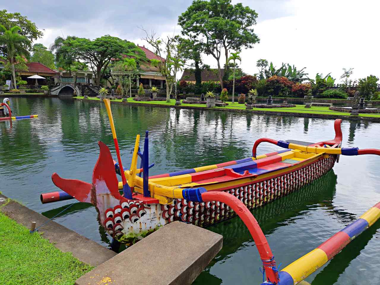 boat ride tirtagangga palace 