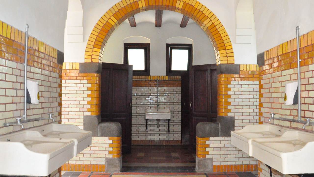 lawang sewu old sinks 