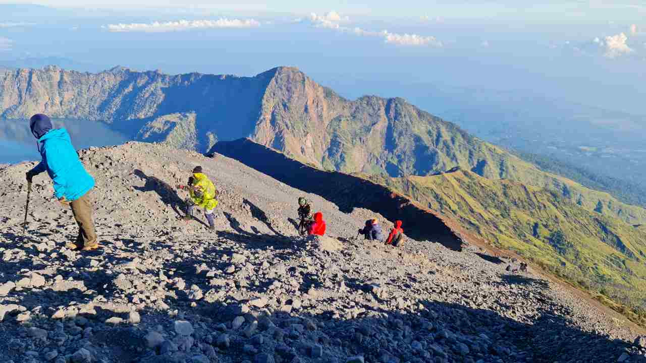 mount rinjani summit path 