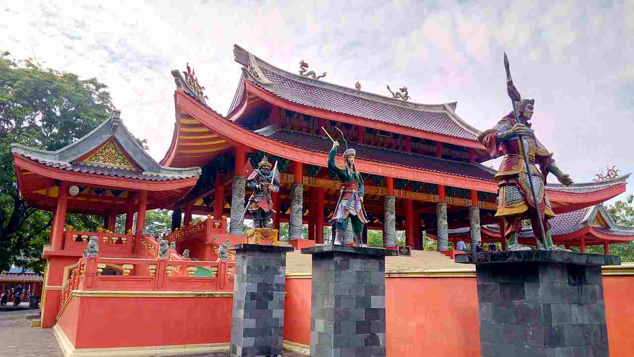 sam poo kong temple statues 