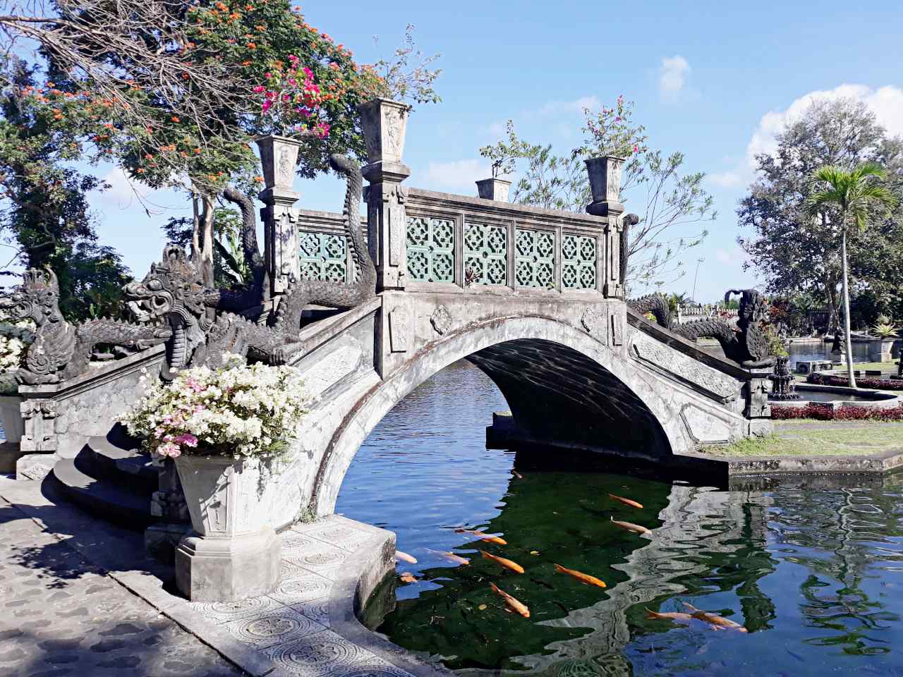 tirtagangga dragon pond bridge