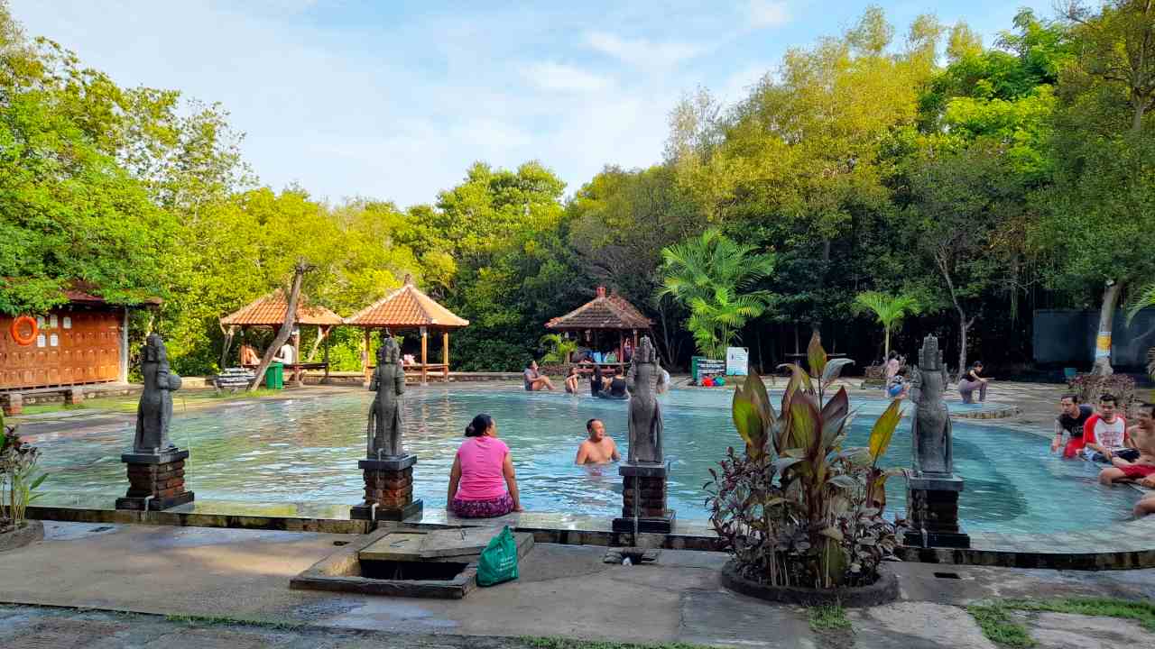 banyuwedang hot spring 