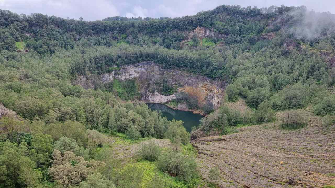 kelimutu lake 