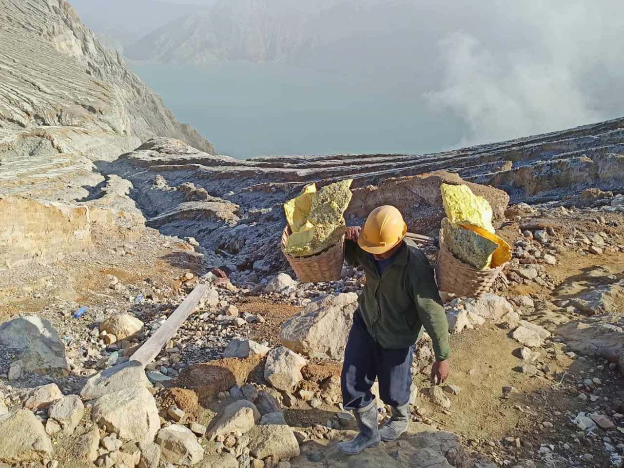 sulfur miner 