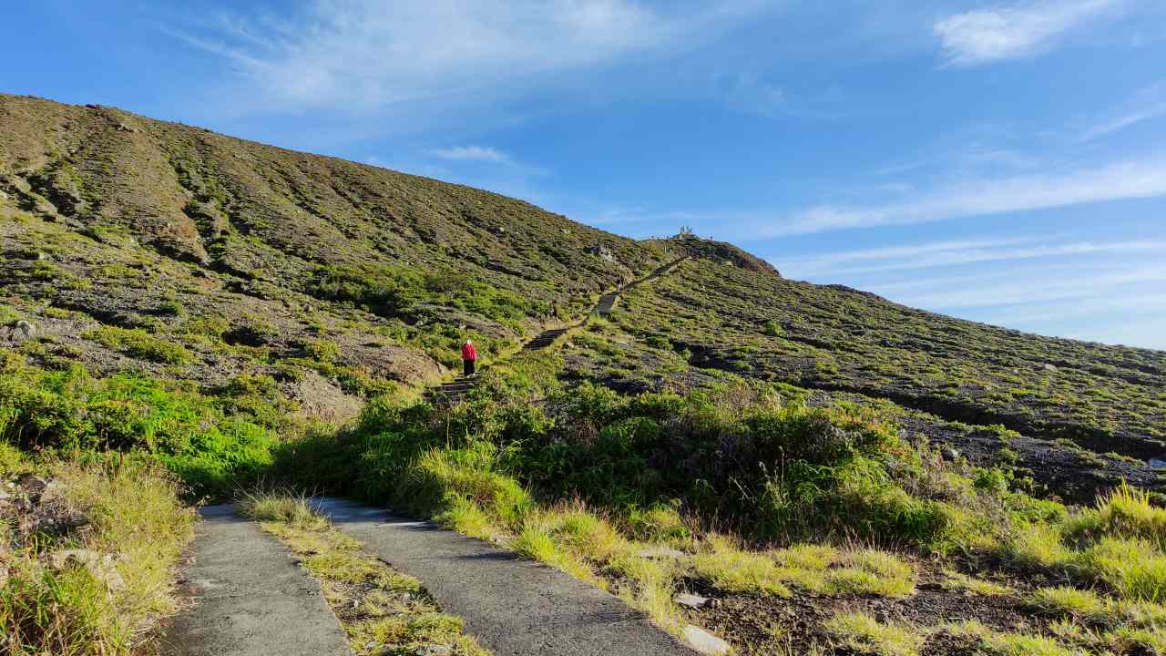 kelimutu national park track