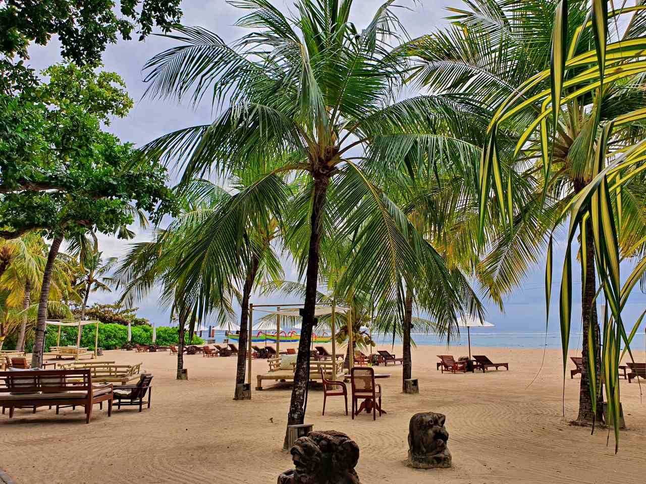 sanur beach walk