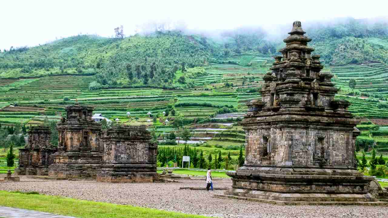 arjuna temple dieng plateau 