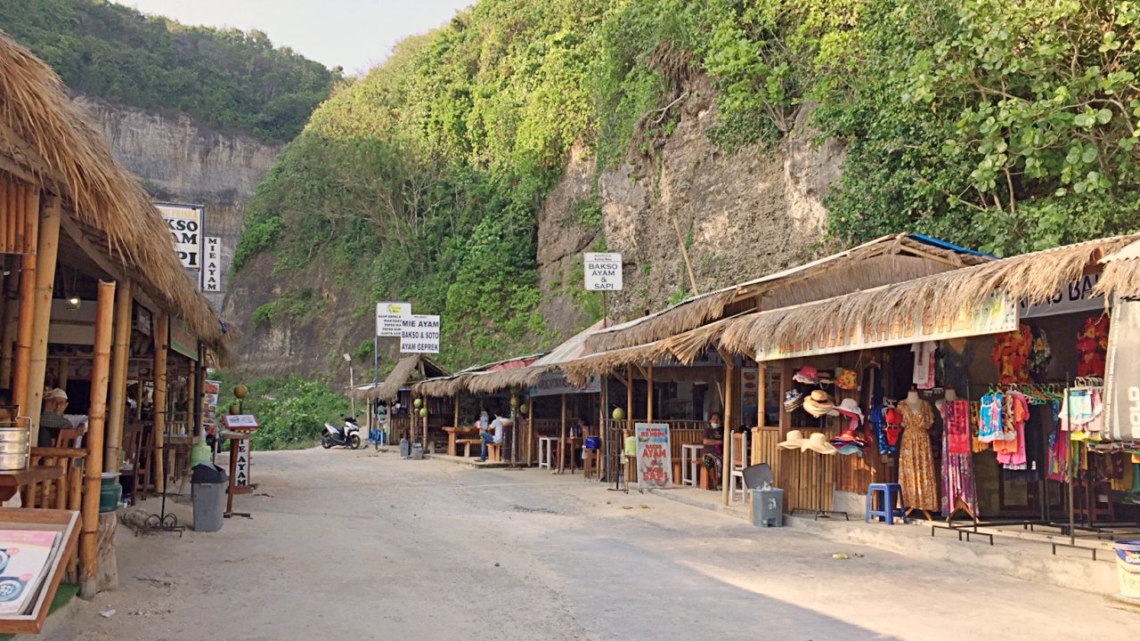 food vendors melasti beach 