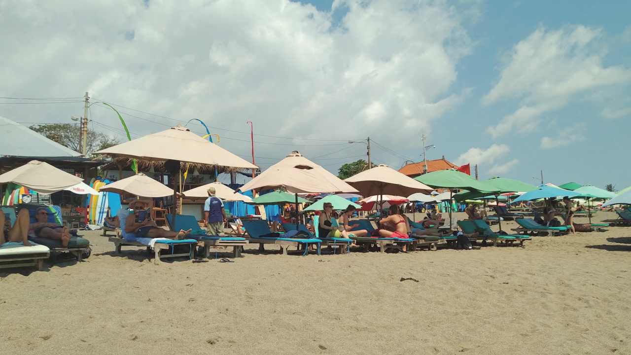 sunbathing canggu beach 