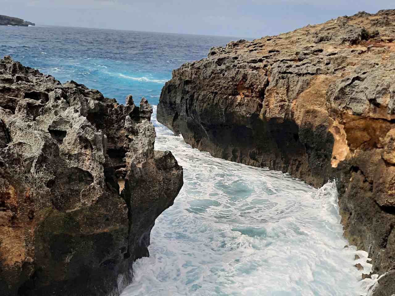 angel's billabong in high tide wave 