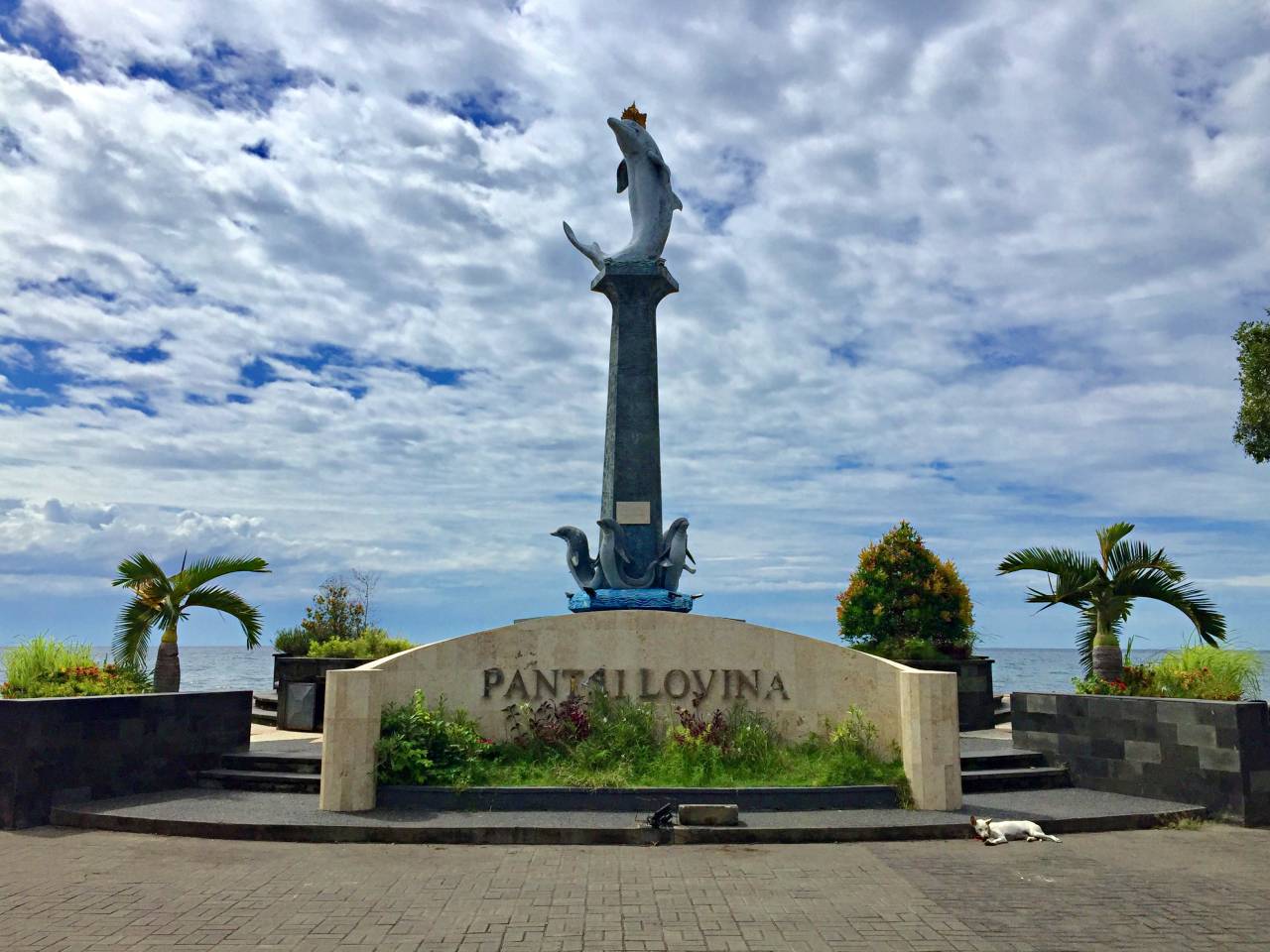 dolphin statue 