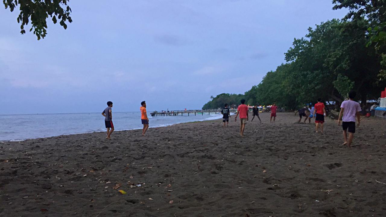 football lovina beach 