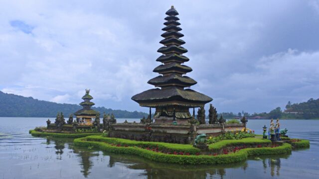 ulun danu beratan temple