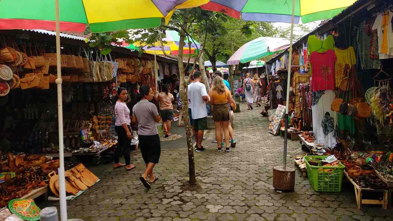 souvenir shops 