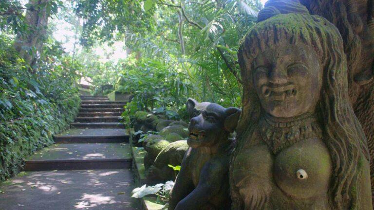 animal statue in ubud monkey forest