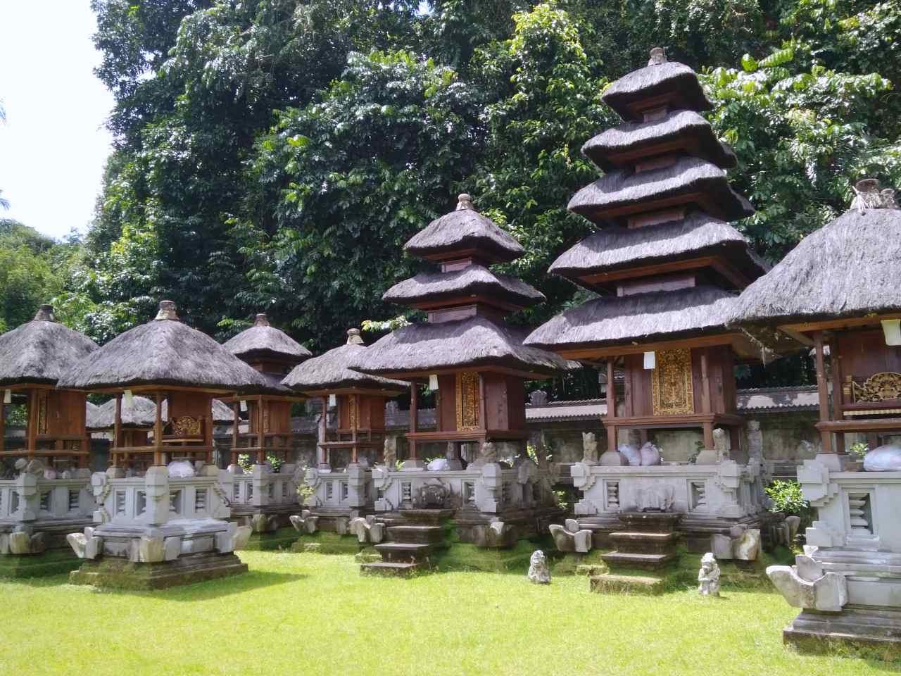 penglipuran village family shrines 
