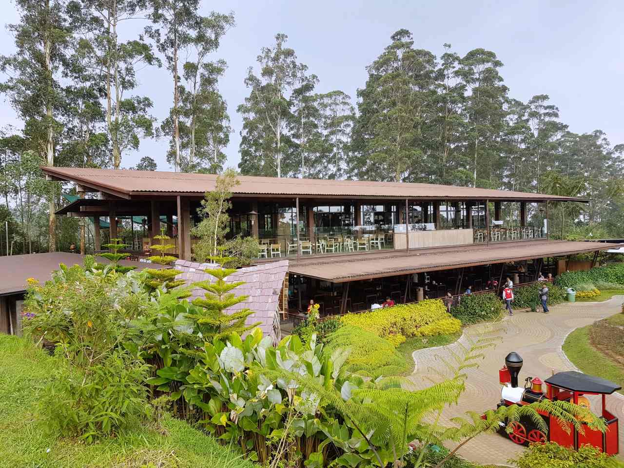 cafe burangrang dusun bambu 