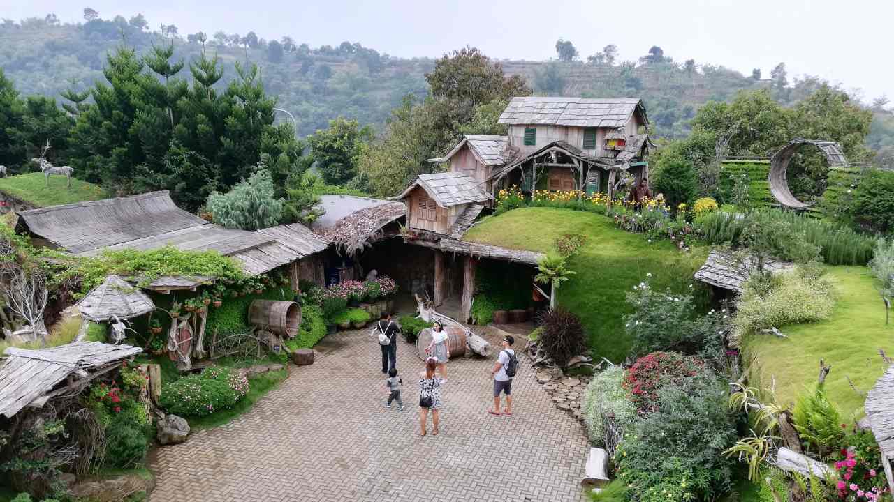 Hobbiton Farmhouse Lembang 