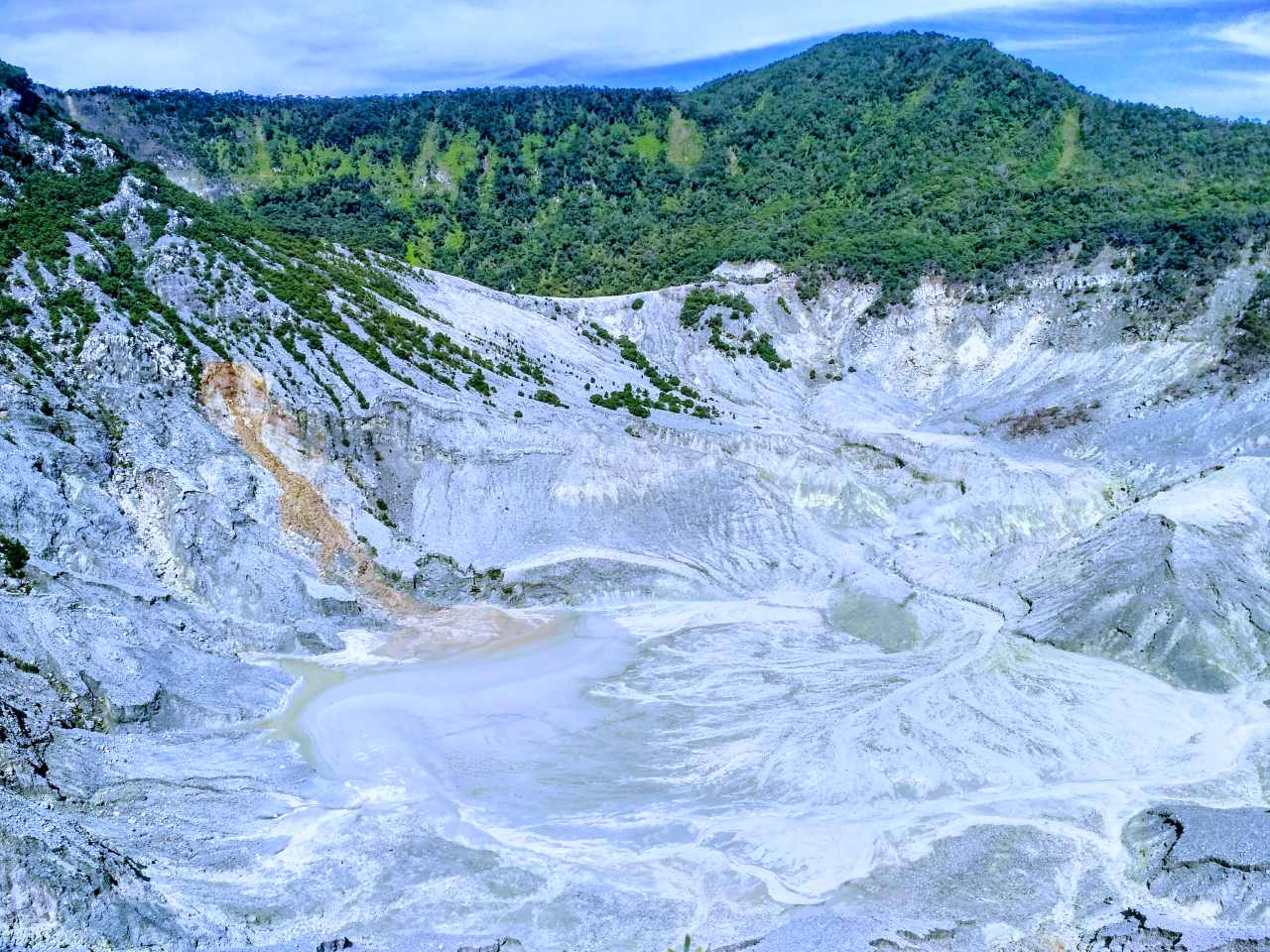 the hill view tangkuban perahu