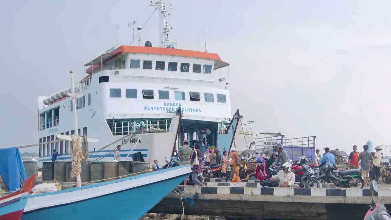 ferry to the island 