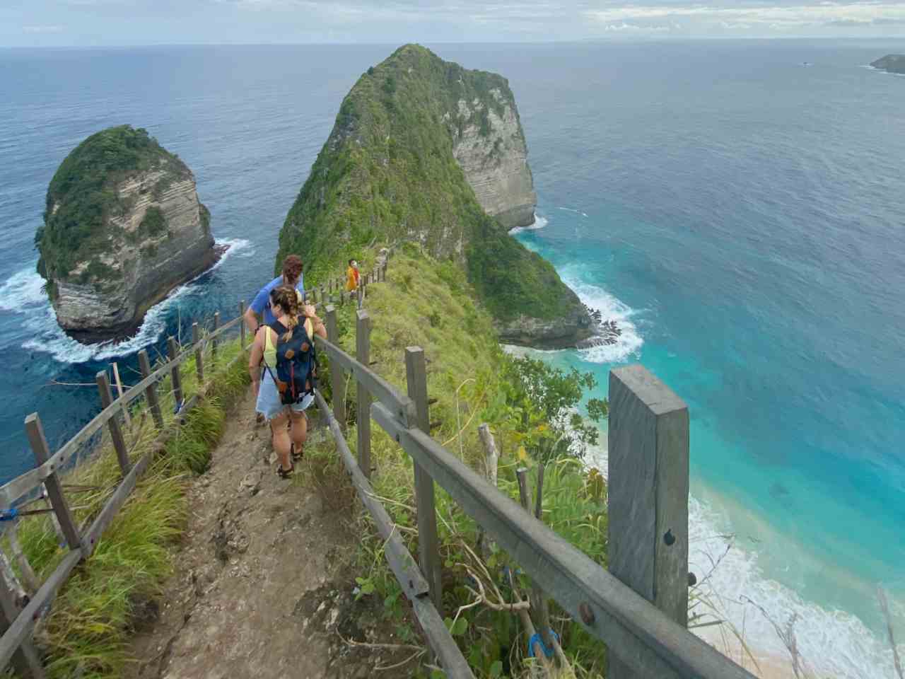 kelingking beach steep path 