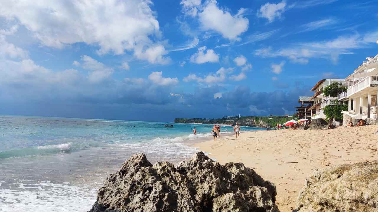 bingin white sand beach 