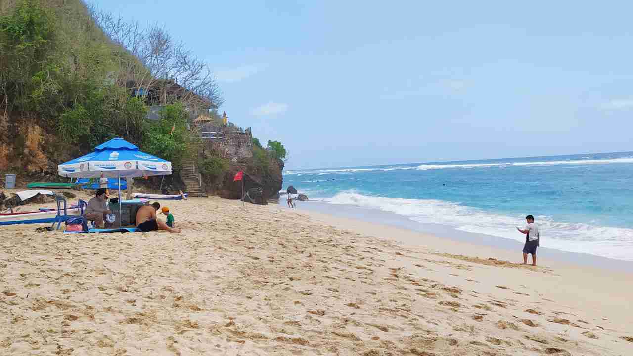 gunung payung beach 