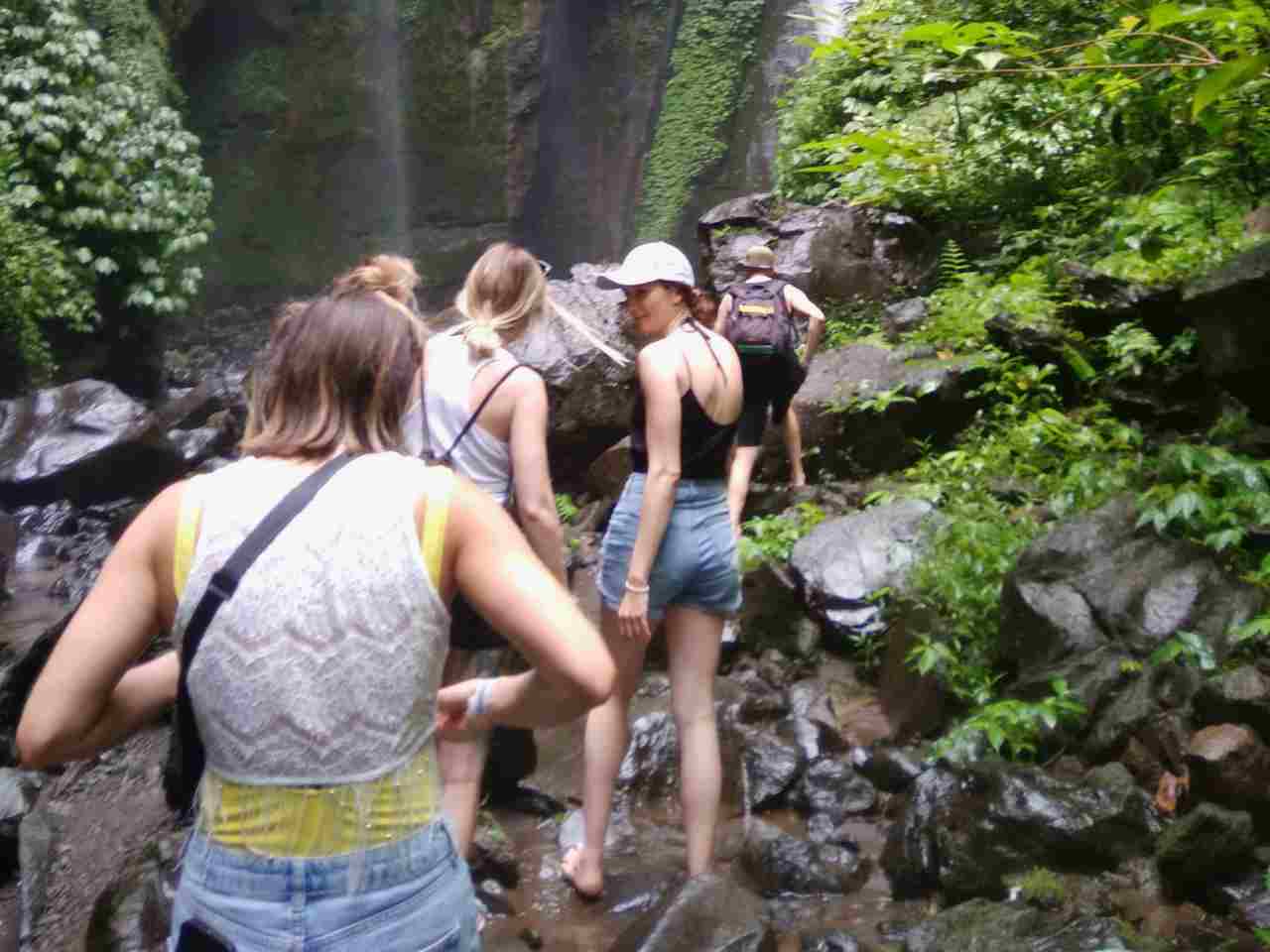 sekumpul waterfall track 