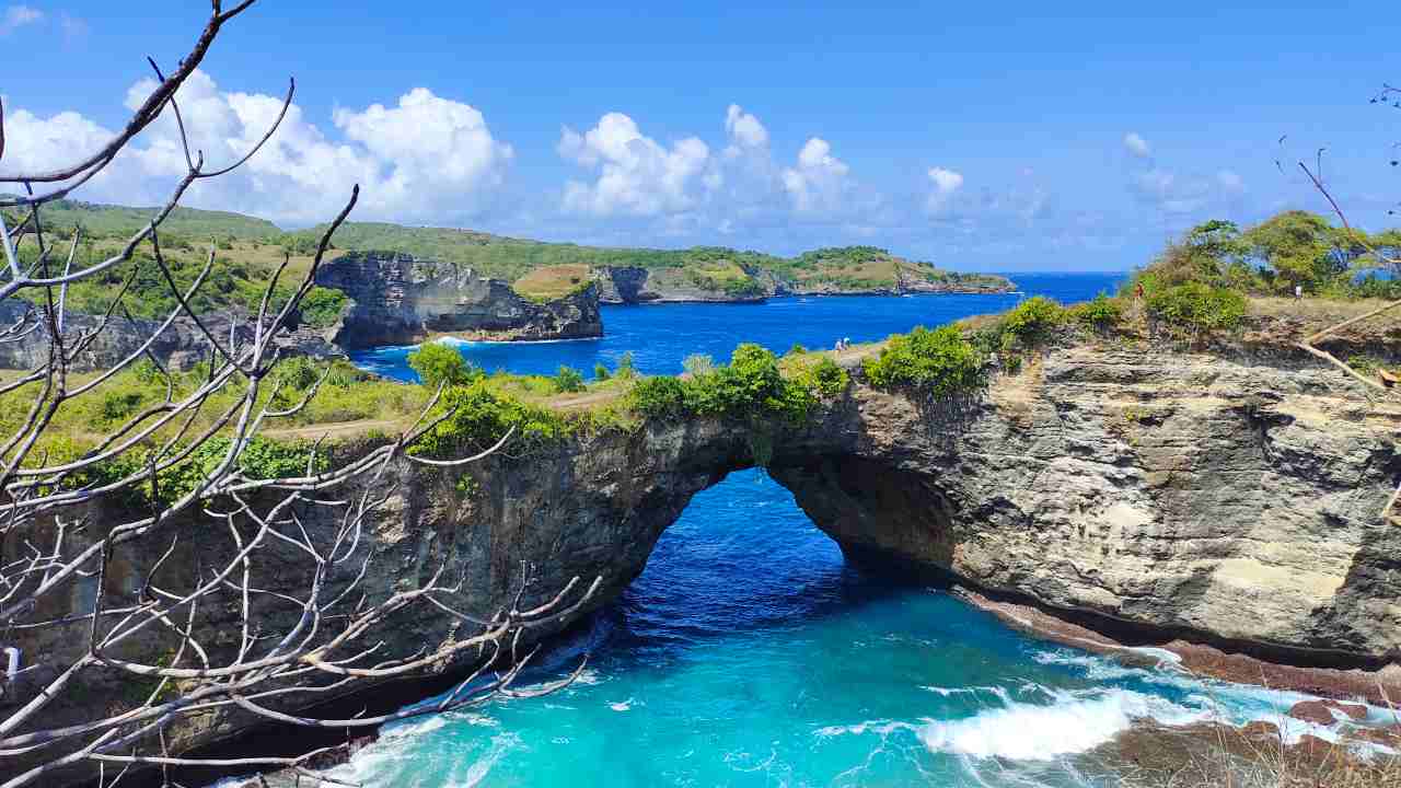 broken beach in nusa penida 