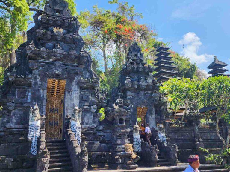 goa lawah temple gate