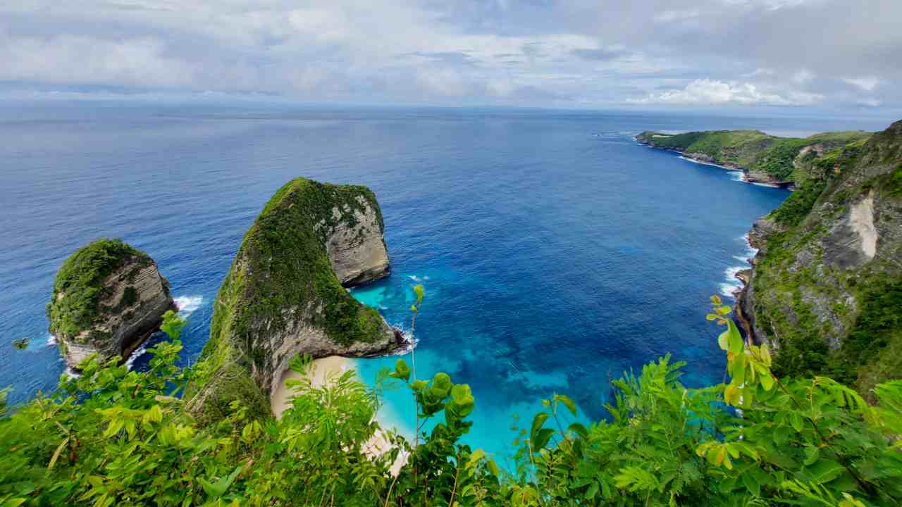 kelingking beach nusa penida 