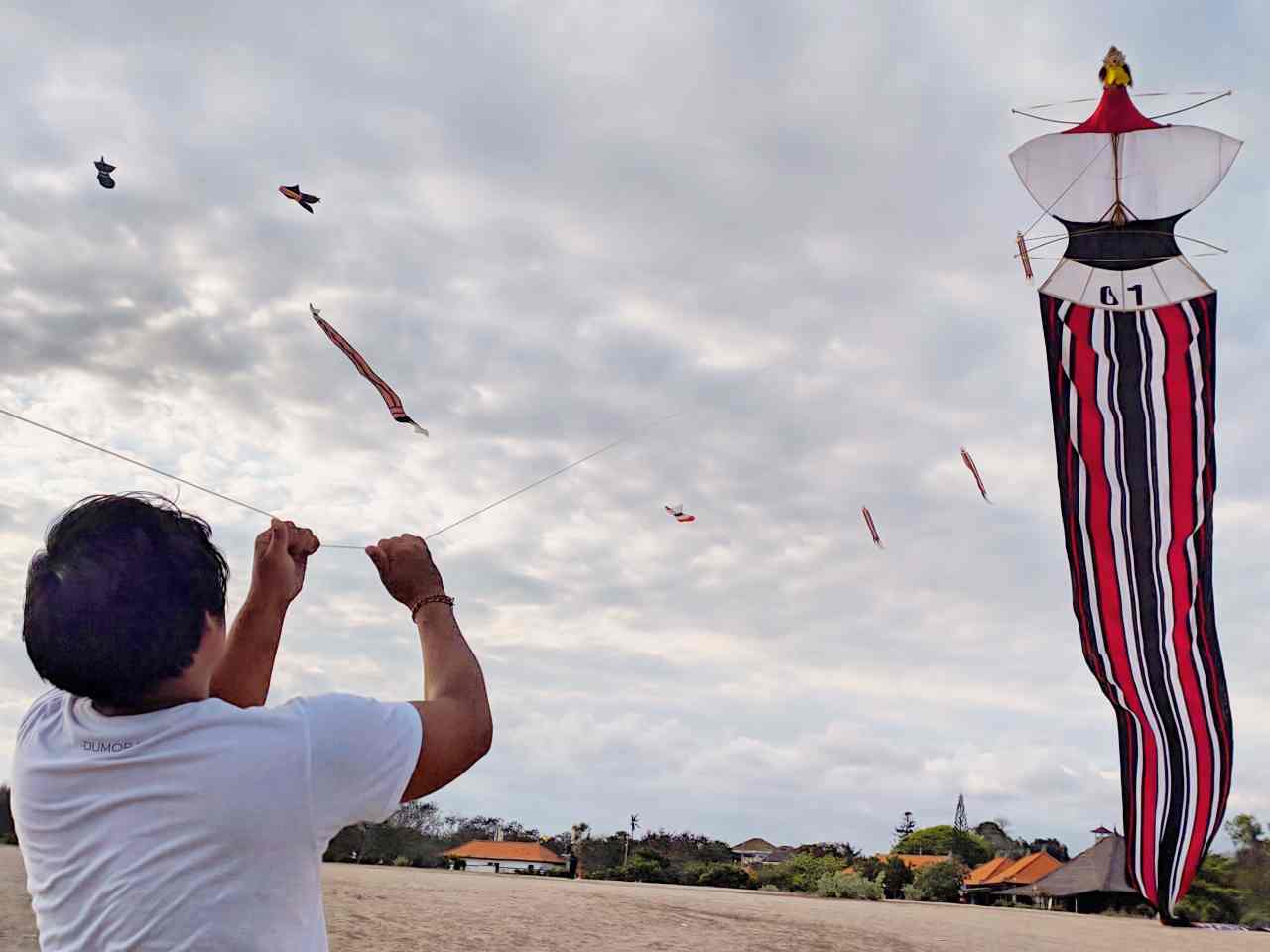 kite festival mertasari beach 