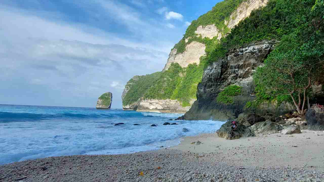 tembeling beach nusa penida island 