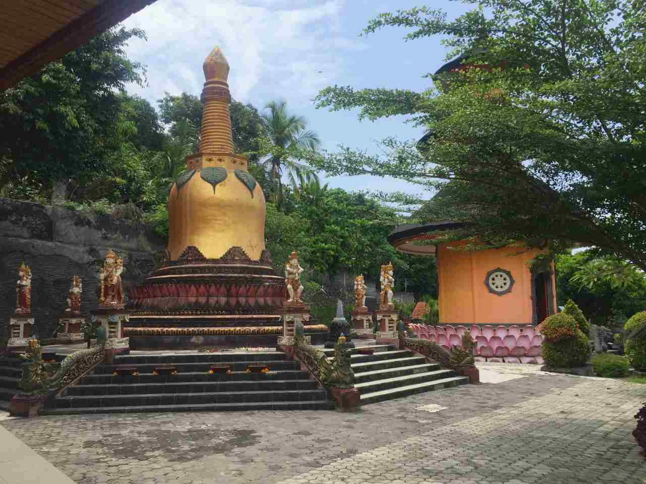 balinese statues in brahma vihara arama 