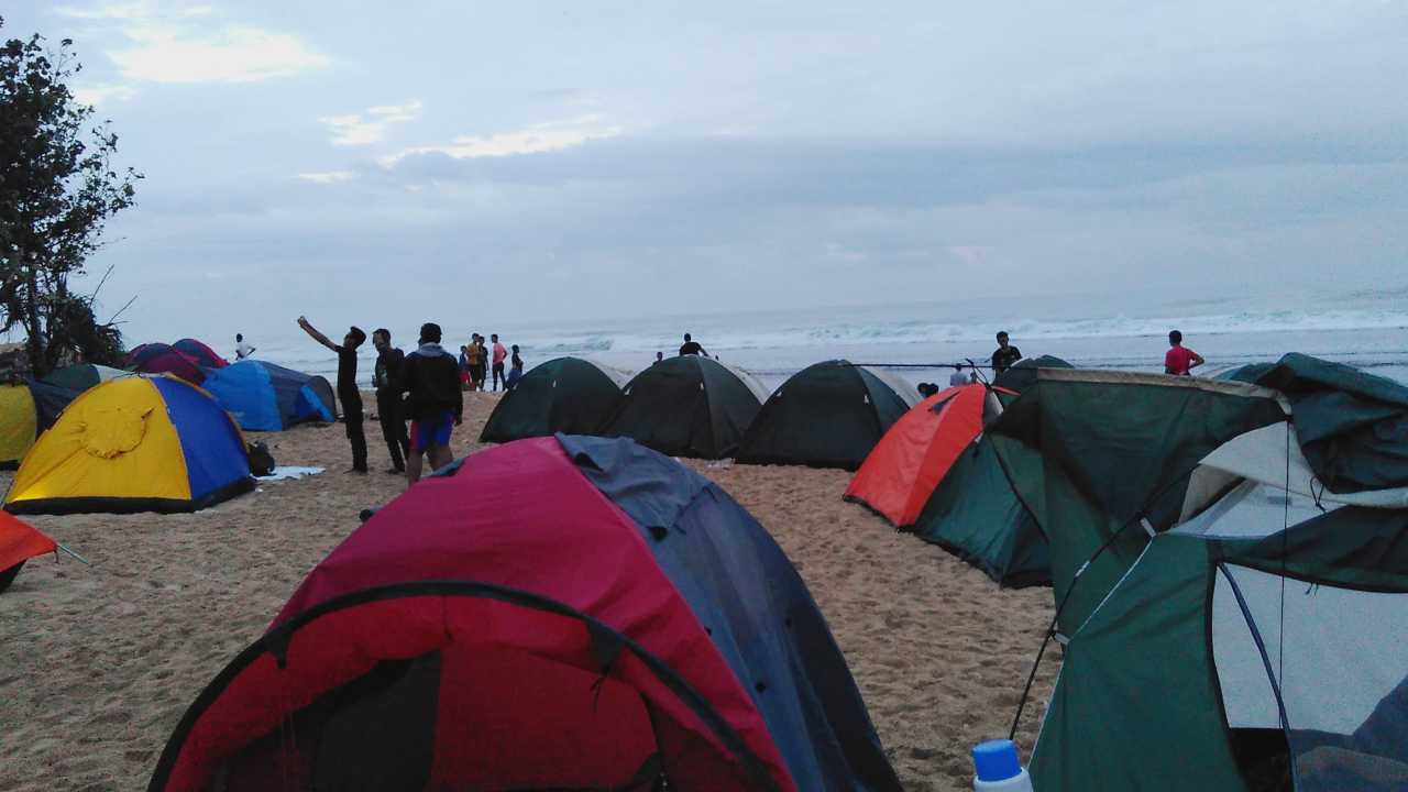 camping in pok tunggal beach 