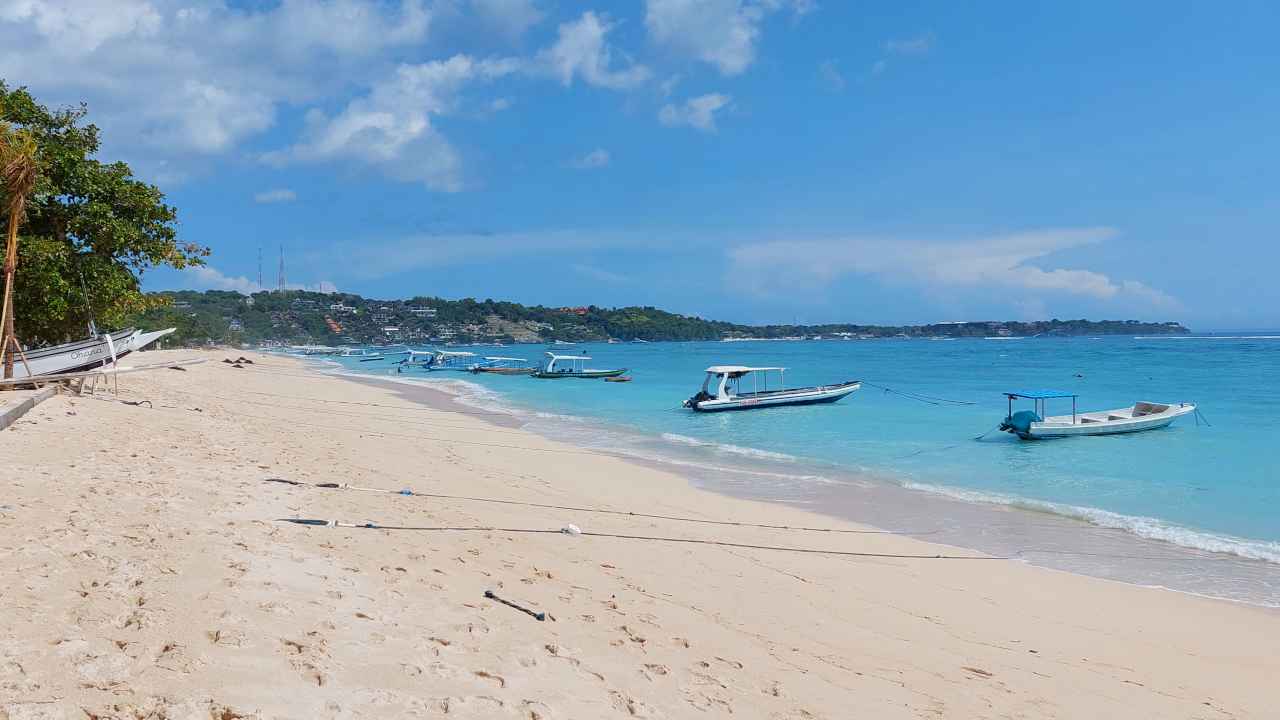 jungutbatu beach