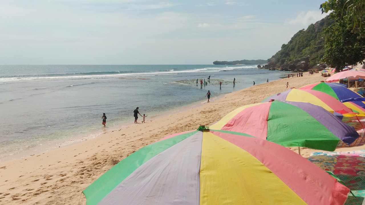 pok tunggal beach calm waves 