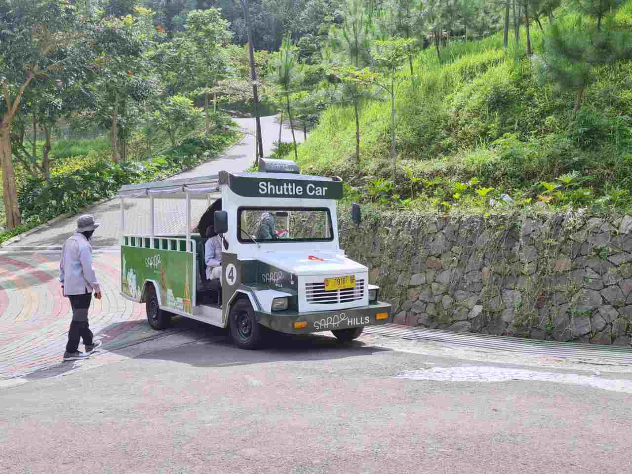 A free shuttle car in Sarae Hills 