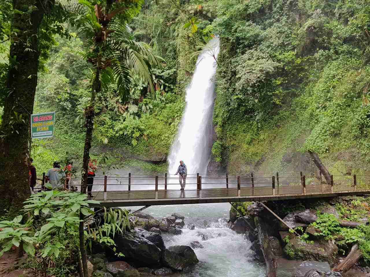 sawer waterfall situ gunung, sukabumi 