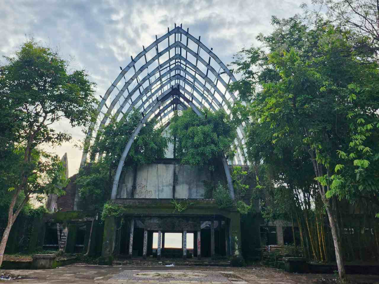 Taman Festival Guide, Explore Abandoned Theme Park - IdeTrips