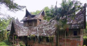 taman nusa cultural park traditional house