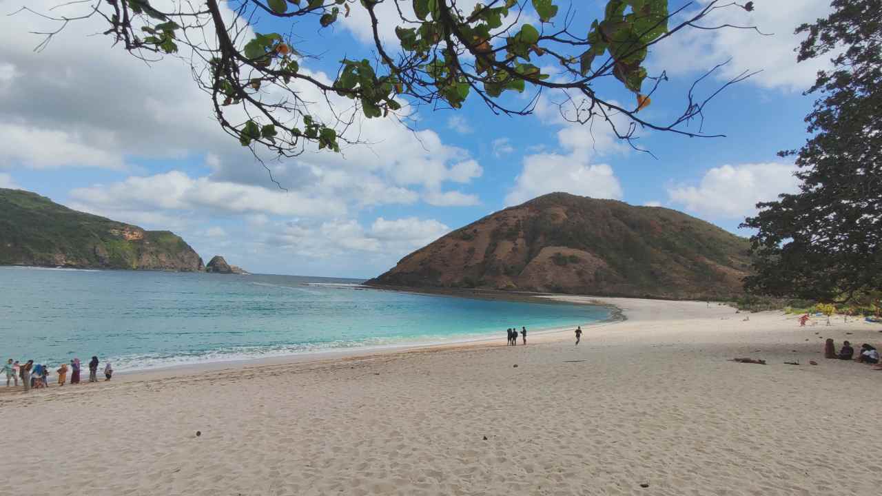 mawun white sand beach 