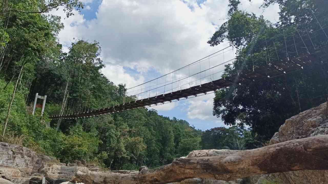 cunca wulang waterfall, the bridge 