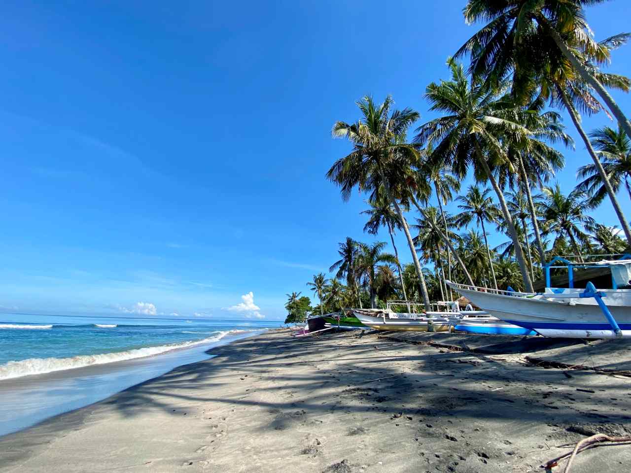 fisherman boat docking on senggigi beach 