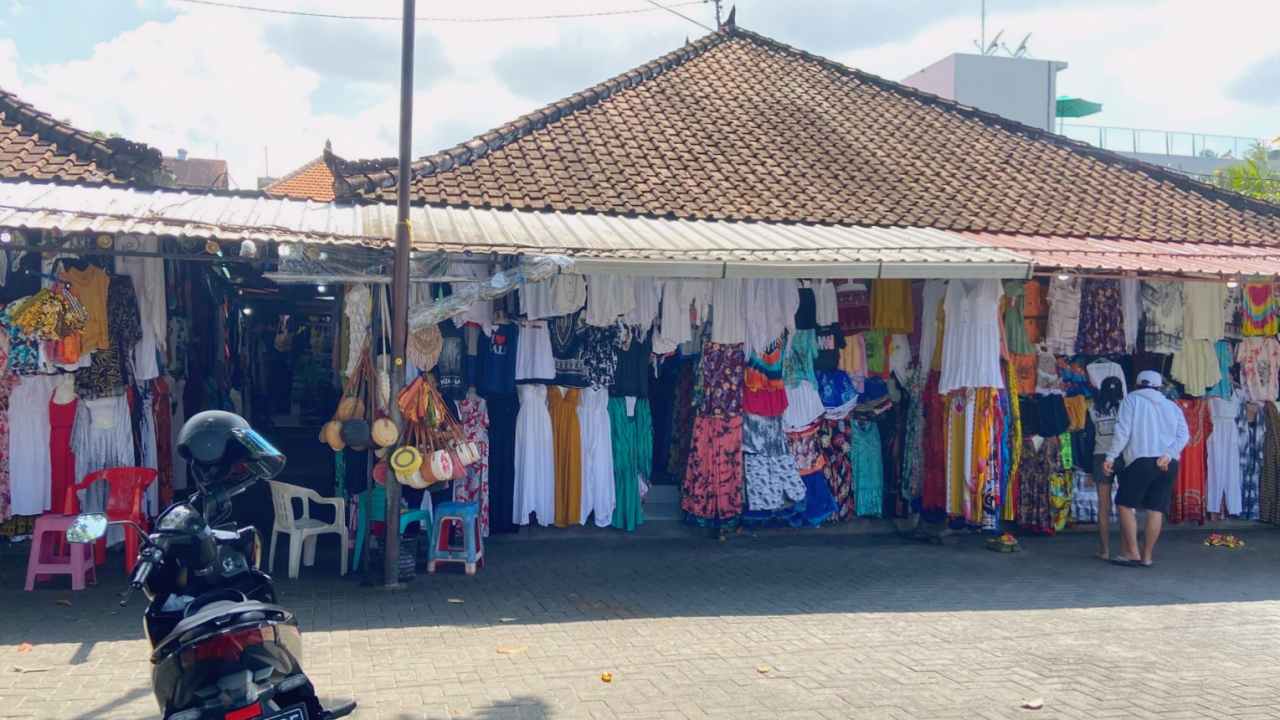 kuta art market, clothes kiosk 