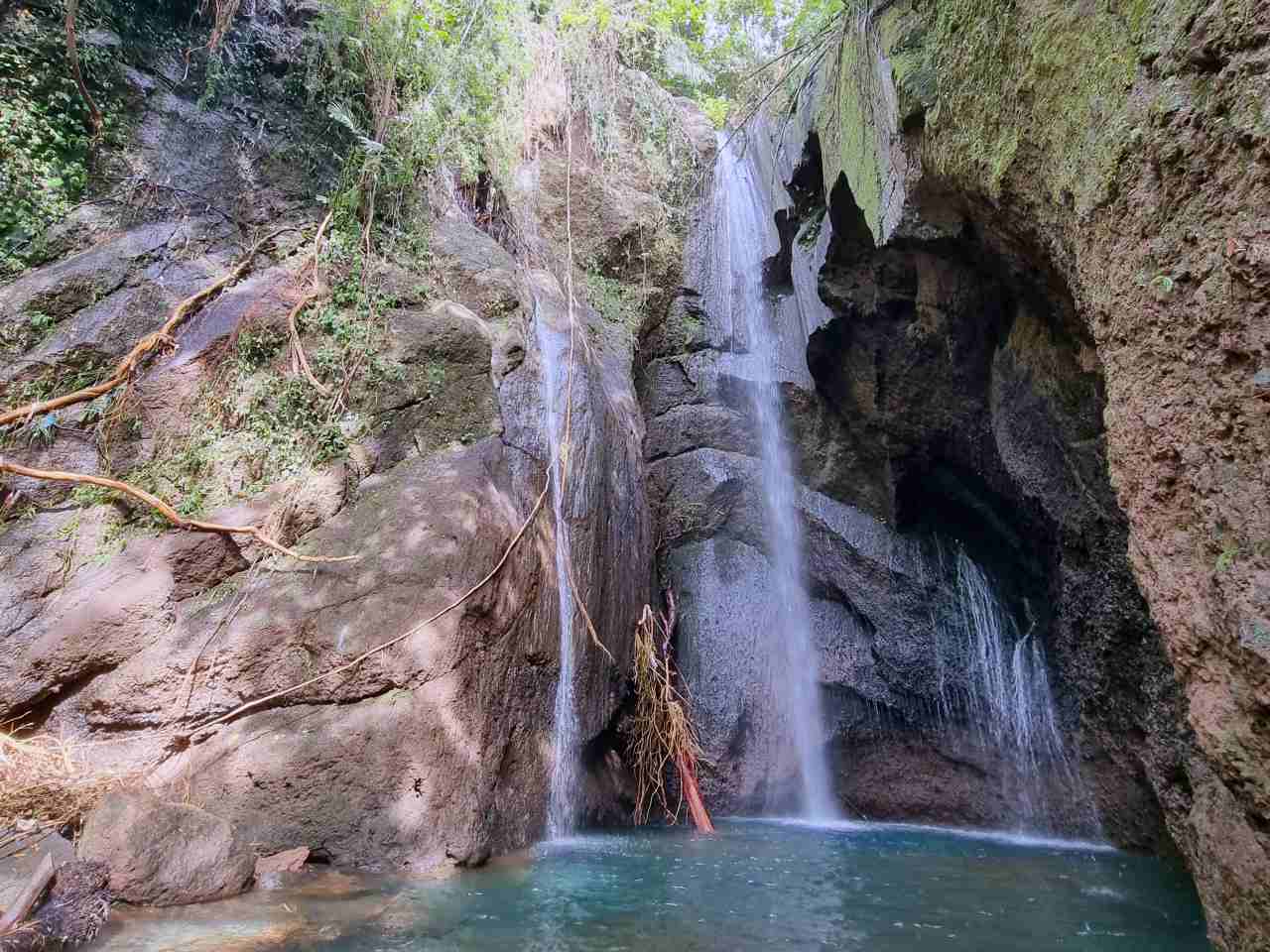 pengempu waterfall small water discharge