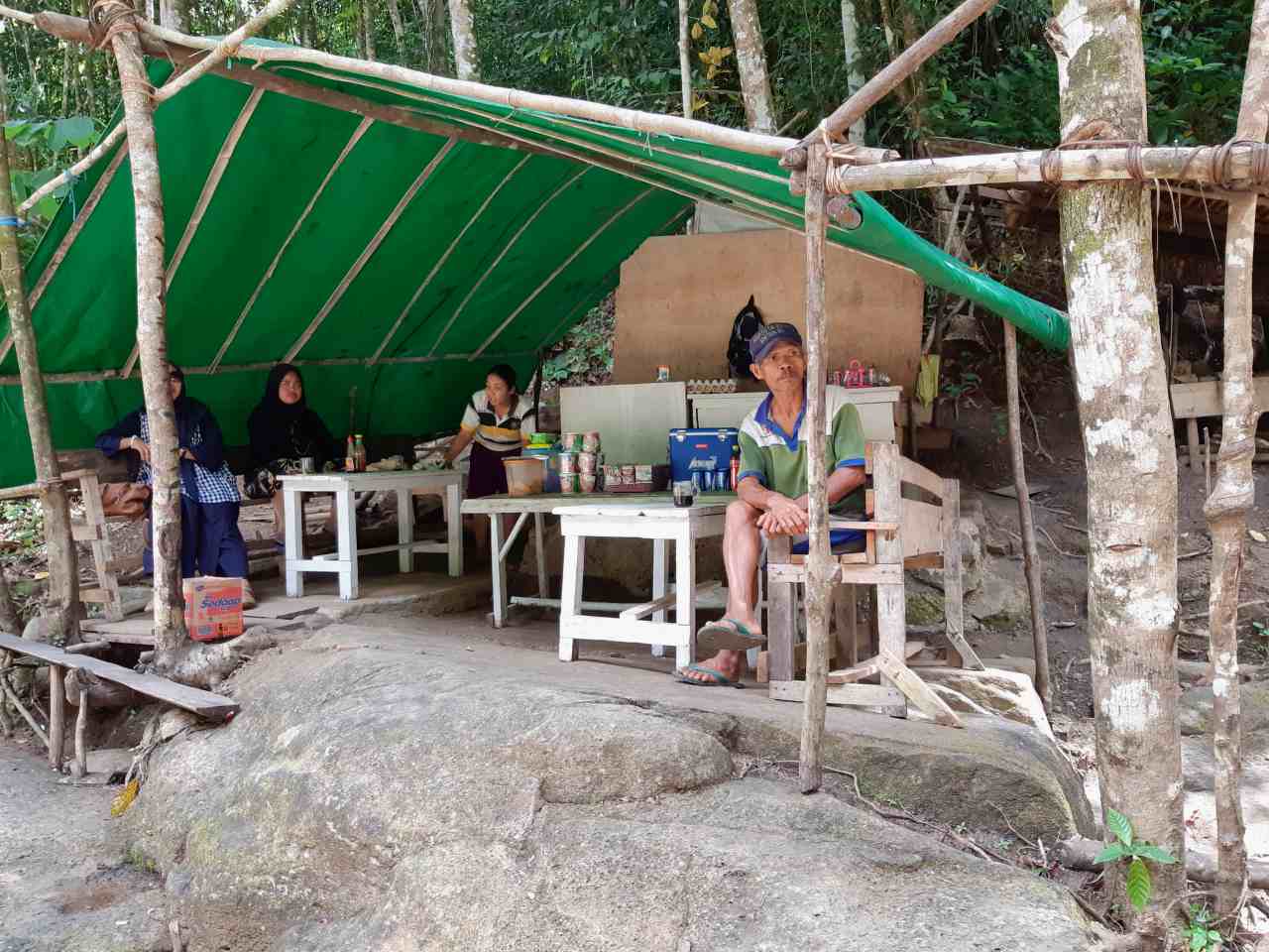 small stall selling noodles and beverages