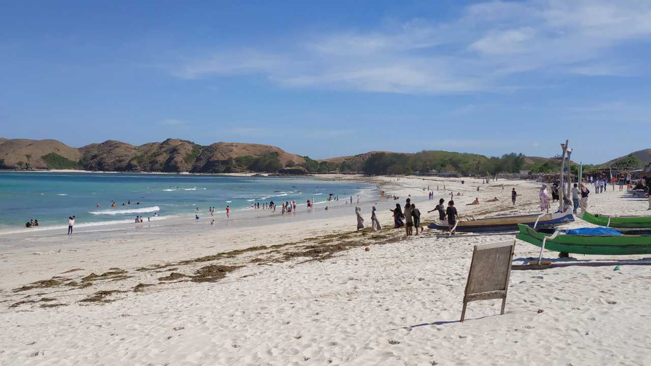 The sand in Tanjung Aan beach is soft and white. 