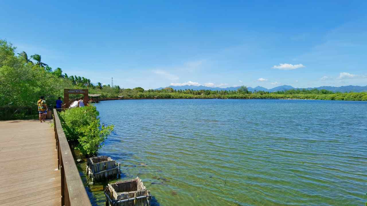 gili meno lake, salt water 